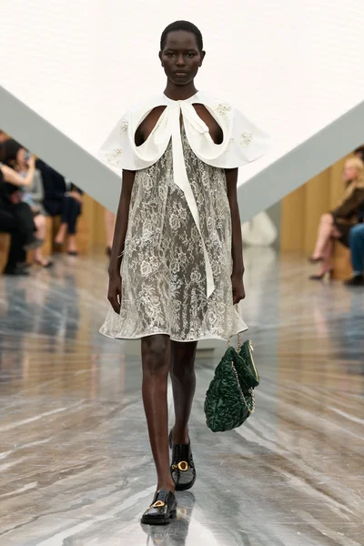 Look 54